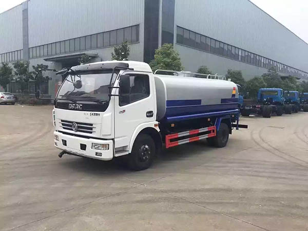 東風多利卡8-10噸灑水車